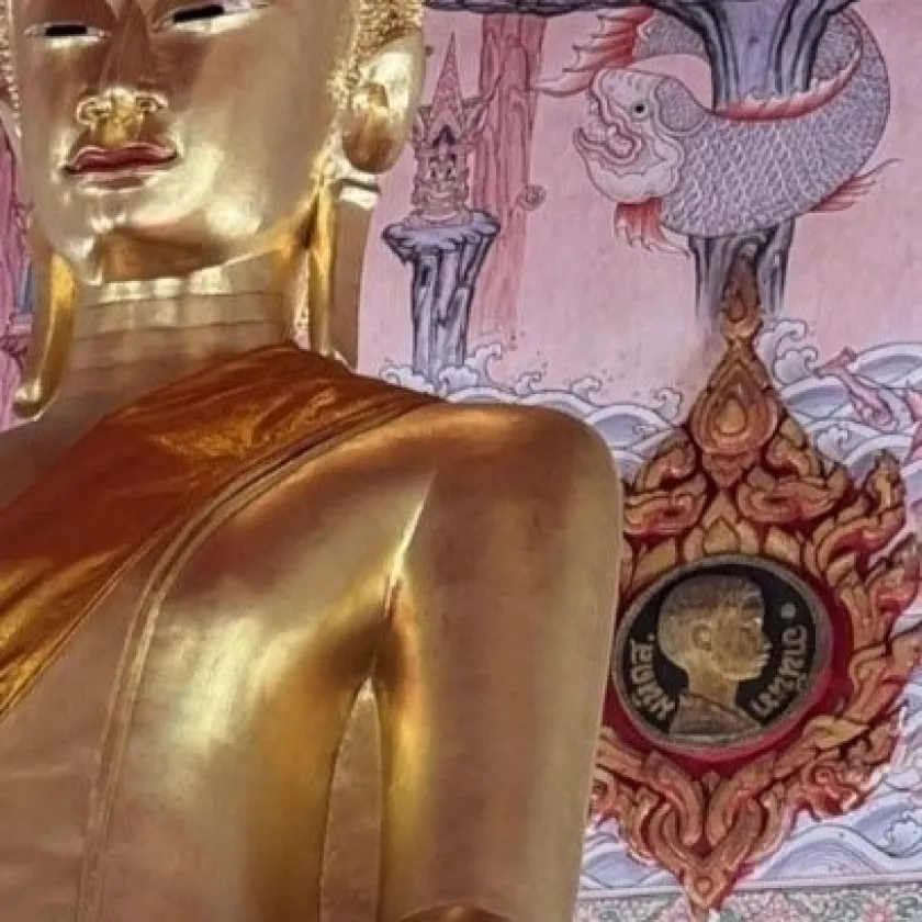 เจดีย์แฝดวัดประชาธิปไตย ที่เมืองโคราช